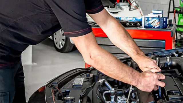 Le moteur cliquette ou claque